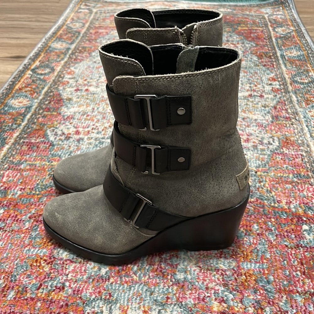 Sorel After Hours Strappy Wedge Heel Side Zip  Boots Gray/Black Size 6